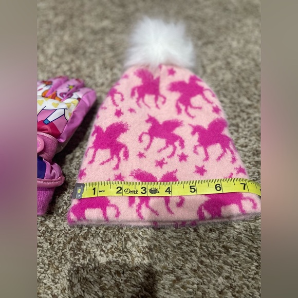 Girls Unicorn Hat and Gloves - Picture 9 of 9